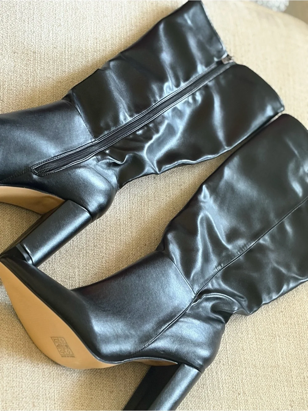 Black High Heel Knee Boots - Sleek Women's Fashion Boots